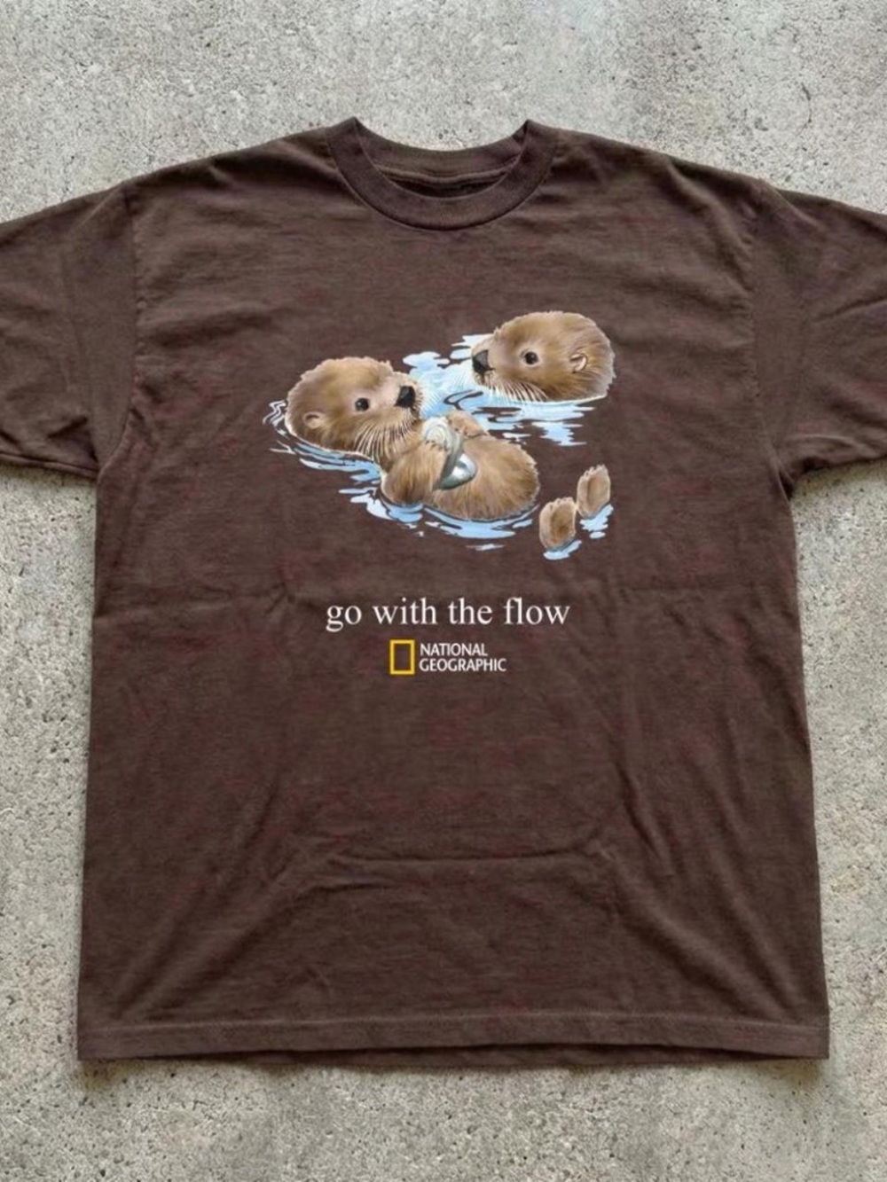 T-shirt with otter graphic
